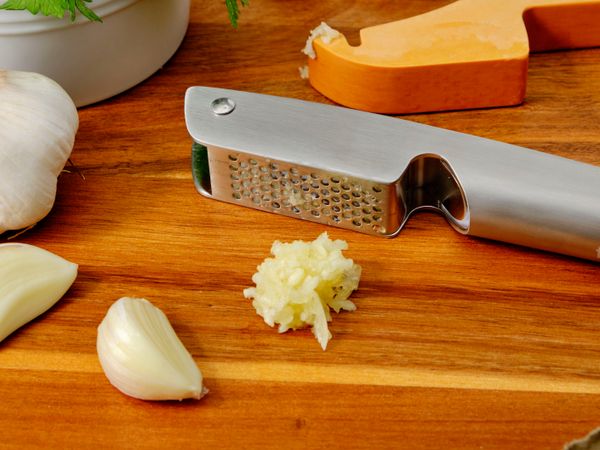 Full Circle Crushed It - Garlic Press