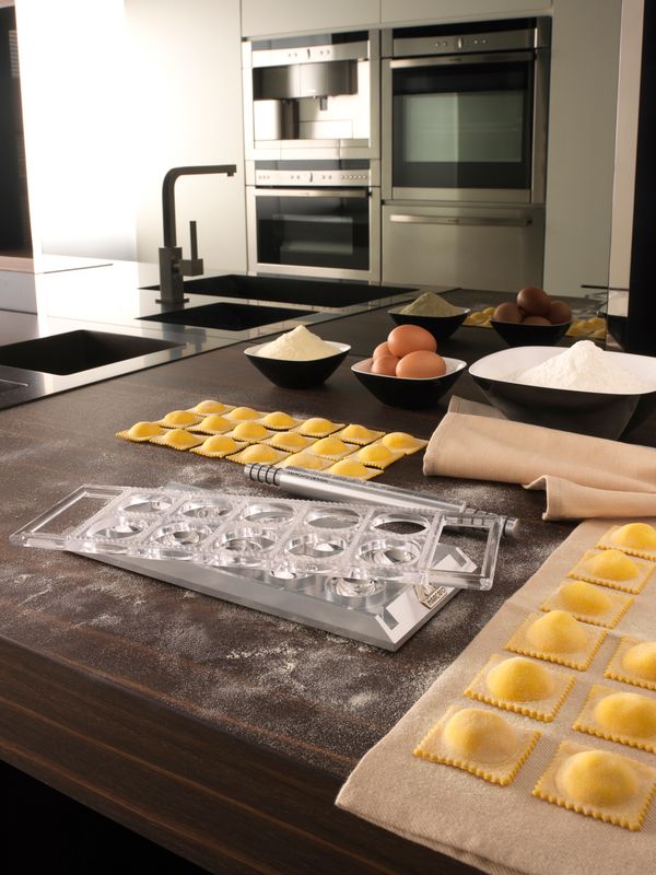 Marcato Ravioli Tablet w/Rolling Pin  - Silver