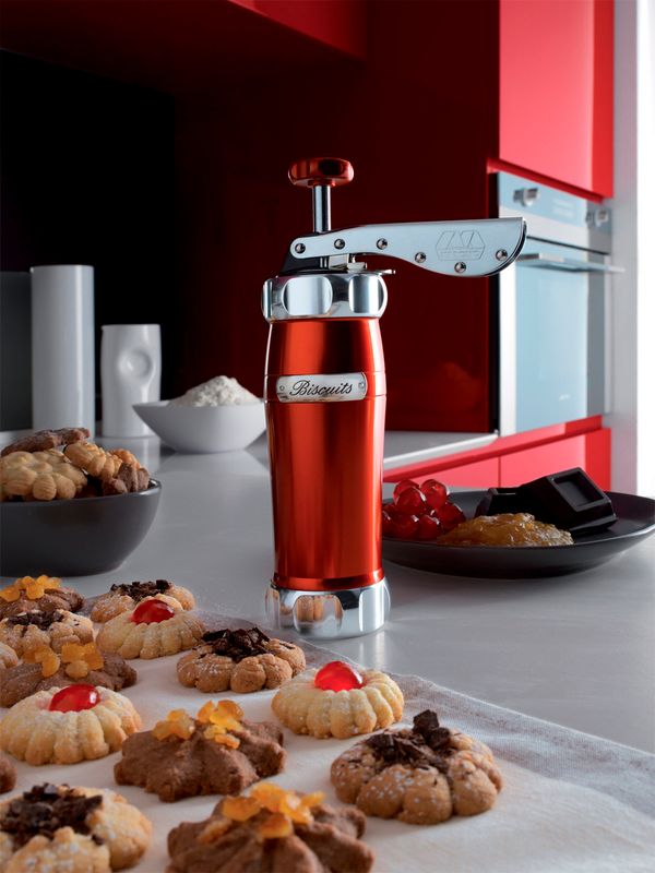 Marcato Design Biscuit Press - 20 Shapes - Red