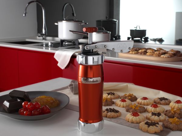 Marcato Design Biscuit Press - 20 Shapes - Red