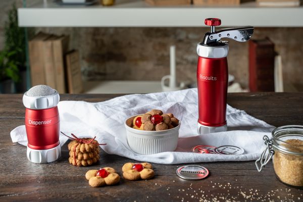 Marcato Design Biscuit Press - 20 Shapes - Red