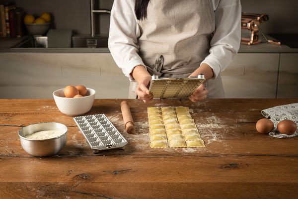 Marcato Ravioli Tray with Rolling Pin - 24 x Square 35mm