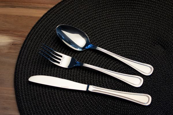 Oneida Barcelona 42pc Cutlery Set